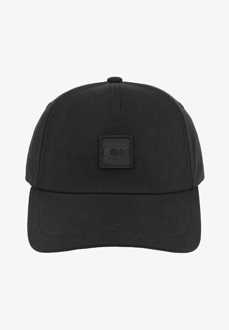 Czarna bawełniana czapka z daszkiem o zakrzywionym rondzie, z małą kwadratową naszywką na przodzie z napisem "BOSS".