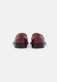 Stuart Weitzman Slip-ins - bordeaux