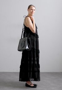 Tory Burch ELLA BIO PATENT SMALL TOTE - Borsa a mano - black