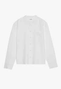 Camicia bianca a maniche lunghe realizzata in tessuto leggero, con colletto alla cinese, chiusura frontale con bottoni e una tasca sul petto.