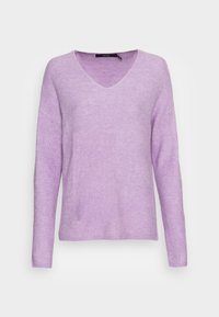 Levandulový pletený svetr s výstřihem do V, dlouhými rukávy a žebrovanou texturou. Má volný střih a minimalistický design.