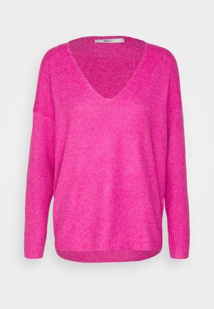 V-Ausschnitt, langärmliger Pullover in leuchtendem Pink, mit einem lässigen Schnitt und weichem Material, ergänzt durch gerippte Bündchen und Saum für zusätzlichen Detailreichtum.