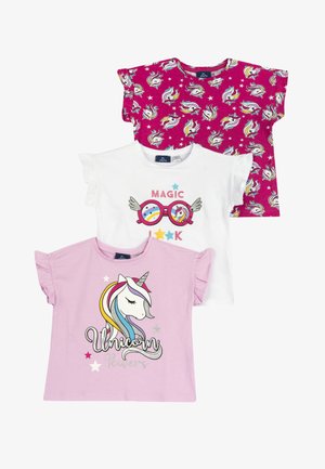 Tres camisetas de manga corta: blanca con un gráfico de unicornio, rosa con un unicornio colorido y fucsia con estampado de unicornio. Todas tienen mangas con volantes.