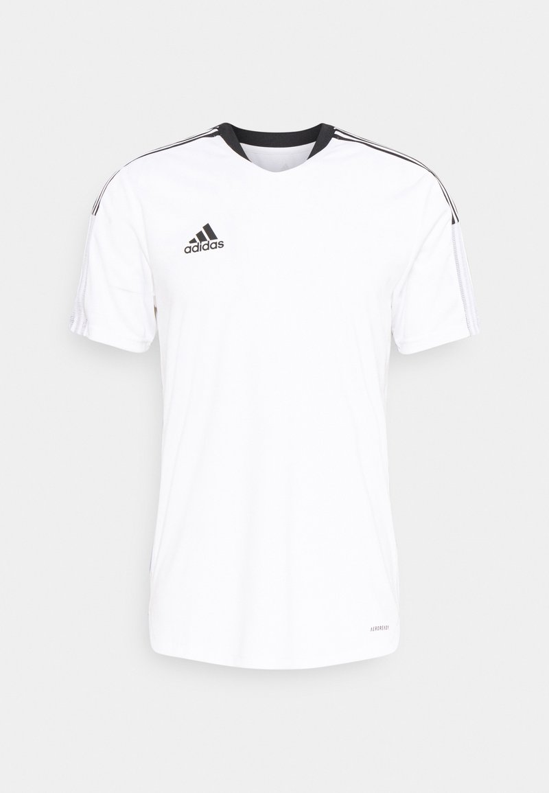 Camiseta de fútbol blanca de manga corta con detalles en negro, escote en V, tres líneas en los hombros y logo de Adidas en el lado izquierdo del pecho.