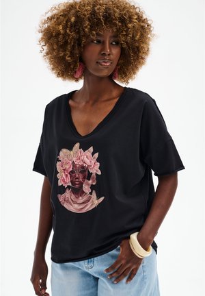 blue shadow, - T-shirt z nadrukiem