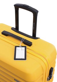 WITTCHEN LARGE SUITCASE WITH LUGGAGE TAG FROM ABS - Valise à roulettes - yellow