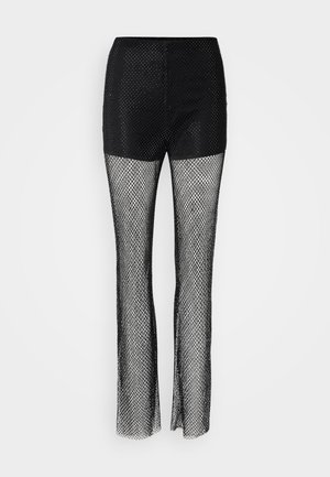 Pantalons en résille noire avec une partie supérieure unie, présentant un design à jambes larges et un tissu en maille texturé sur l'ensemble.