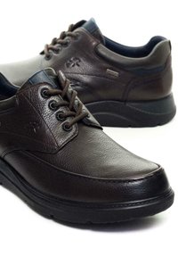 Fluchos Zapatos con cordones - marrón