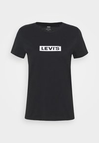 Černé bavlněné tričko s bílým logem LEVI'S v obdélníkovém tvaru přes hruď. Krátké rukávy a klasický kulatý výstřih.