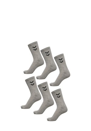 Graue Socken, Mischgewebe aus Baumwolle, in knöchelhöhe, mit schwarzen Chevron-Mustern am Bund, angeordnet in zwei Reihen. Sechs Paar enthalten.