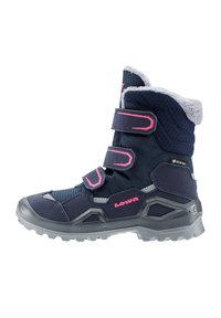 Marineblå vinterkänga för barn med rosa detaljer, syntetiskt överdel, mjukt foder, justerbara kardborreband och en strukturerad gummisula.