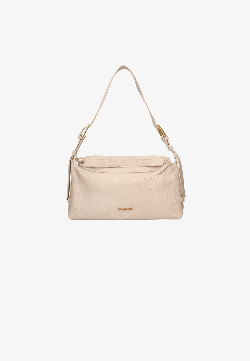 Sac à main en cuir beige avec une surface texturée, une courte sangle ajustable, un nom de marque en relief et un détail de logo en ton doré à la base.