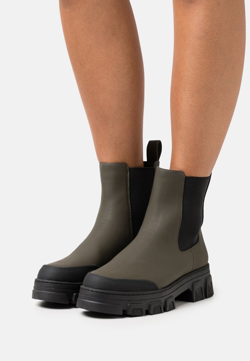 Tamaris Platform ankle boots - olive/black