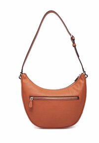 Borsa a spalla in pelle color tan con corpo curvo, tasca frontale con zip argentata e tracolla regolabile per il trasporto.