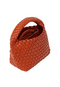Kudottu nahkainen käsilaukku kirkkaan oranssina, jossa on jämäkkä muoto ja tukevat kahvat. Sisätilassa on vetoketjullinen tasku.