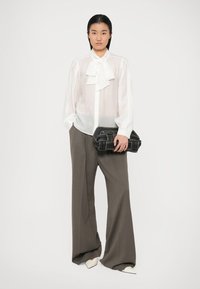 Hofmann Copenhagen SANDRA - Blusa - creme