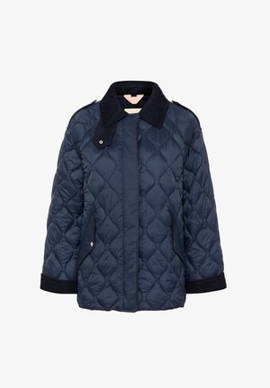 Tengerészkék steppelt dzseki kordbársony gallérral. Oldalsó zsebekkel, patentos záródással és laza fit-tel rendelkezik. Texturált anyag, gyémánt mintával.