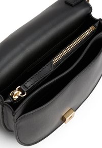 Tommy Hilfiger HERITAGE SADDLE - Skuldertasker - black