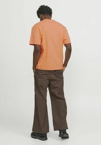 Jack & Jones JJEURBAN EDGE TEE NOOS - Basic T-shirt - apricot ice