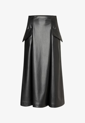 Schwarzer Lederrock mit hoher Taille, A-Linien-Form und zwei großen Seitentaschen. Glatte Textur mit glänzender Oberfläche.