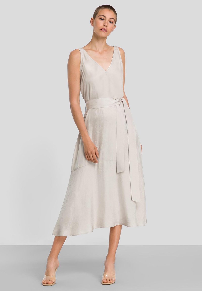 IVY OAK NELE - Freizeitkleid - champagner