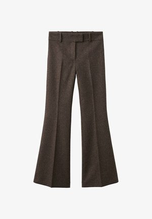 Pantaloni a zampa di elefante marroni realizzati in tessuto testurizzato, con una vita aderente e pieghe frontali per un ulteriore dettaglio di design.