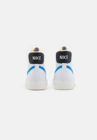 Nike Sportswear BLAZER '77 UNISEX - Sapatilhas de cano alto - white/light photo blue/black/sail/team orange