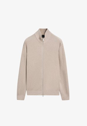 Pull en maille côtelée beige avec un col montant et une fermeture éclair à l'avant. Il présente des manches longues et une finition texturée.