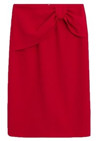 Jupe rouge en tissu avec une texture lisse, présentant un nœud sur le devant et une coupe droite. Aucun motif ni dispositif visible.