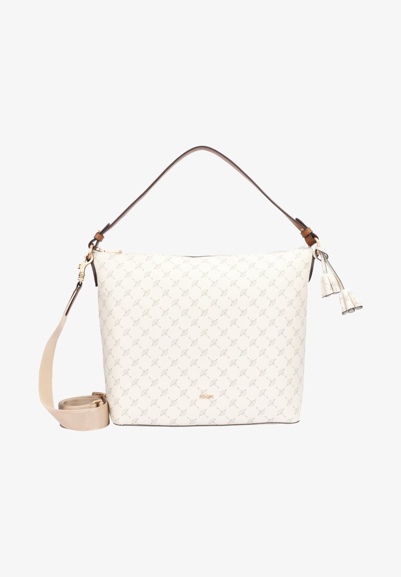 Sac à main couleur crème avec un motif subtil, poignée marron, bandoulière beige amovible et pompons décoratifs sur fond blanc.