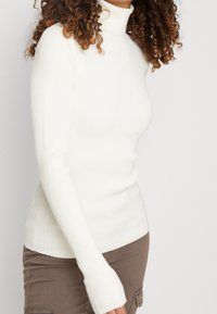 Gina Tricot Stickad tröja - white