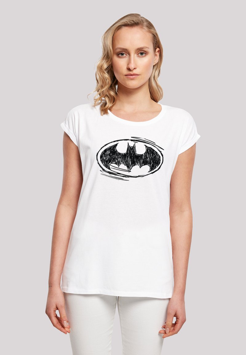 Balta medvilninė marškinė su juodu Batman logotipu pieštuko stiliumi, trumpomis rankovėmis ir laisvu kirpimu.
