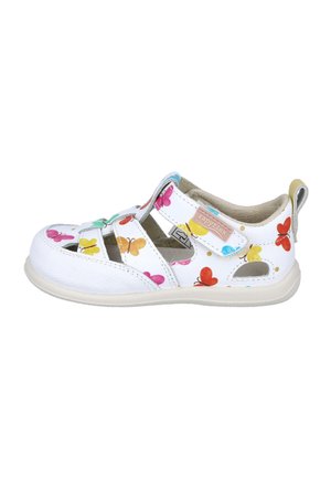 Sandalia blanca para niños con estampados coloridos de mariposas, correa de velcro con la etiqueta "zapyflex" y diseño transpirable con recortes.