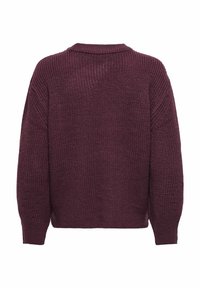 Pull en grosse maille violet foncé vu de dos avec des manches longues et un col rond côtelé.