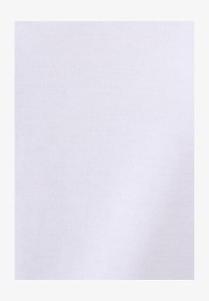 Tissu blanc avec une texture à fines nervures, surface uniforme et sans motifs ni accents visibles. Apparence douce et lisse.