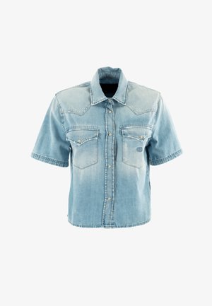 Lichtblauw denim overhemd met korte mouwen, voorzien van een puntige kraag, twee borstzakken en western-stijl yoke-details.