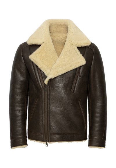 Giacca in pelle marrone con un colletto di shearling crema, chiusura con zip frontale e due tasche laterali. La texture è liscia con una finitura leggermente lucida.