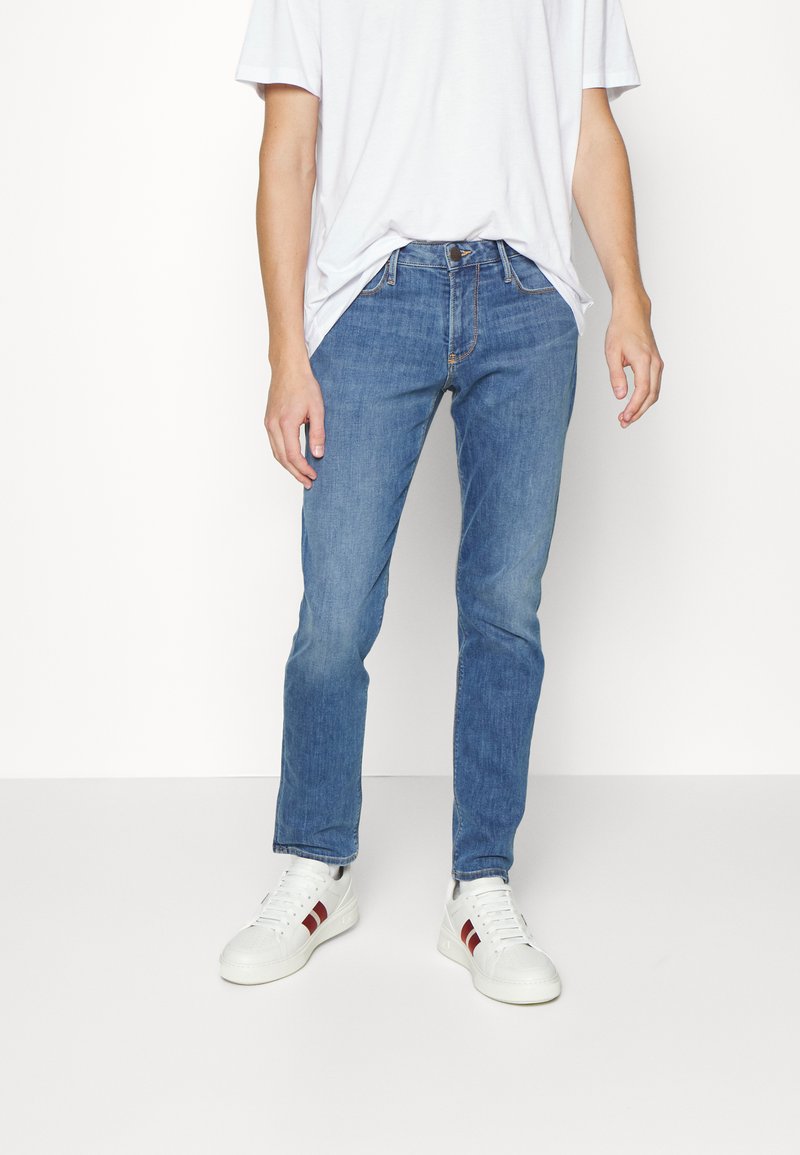 Emporio Armani - POCKETS PANT - Traperice uskog kroja - denim blu, Povećaj