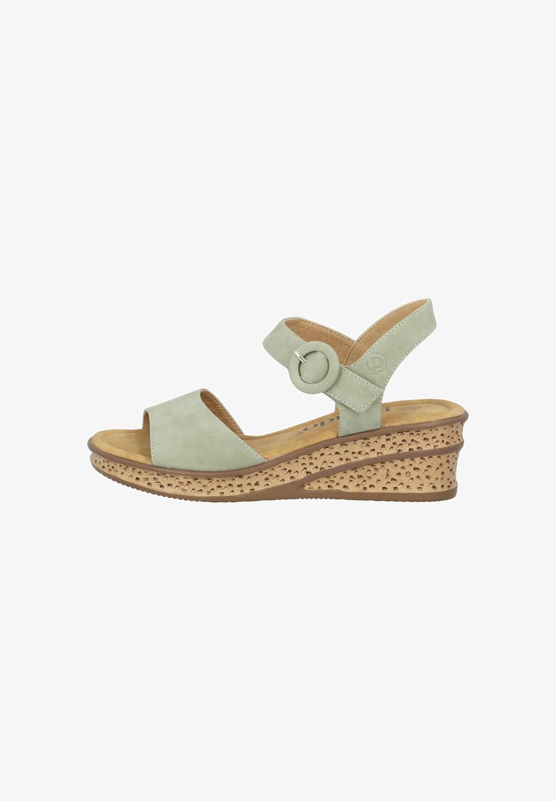 Sandalo wedge verde in suede con punta aperta, cinturino alla caviglia regolabile e accento circolare decorativo. Tacco in sughero testurizzato con dettagli perforati.