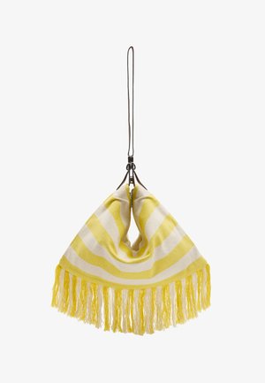 W paski żółto-kremowy szalik tekstylny z frędzlami, zawieszony na brązowym skórzanym pasku i metalowych klamrach. Miękka, teksturowana tkanina.