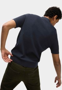 Marks & Spencer RICH MICRO TEXTURE - Polotričko - navy