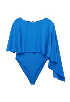 Justaucorps asymétrique bleu vif avec une manche longue fluide et une manche courte, doté d'un col bateau.