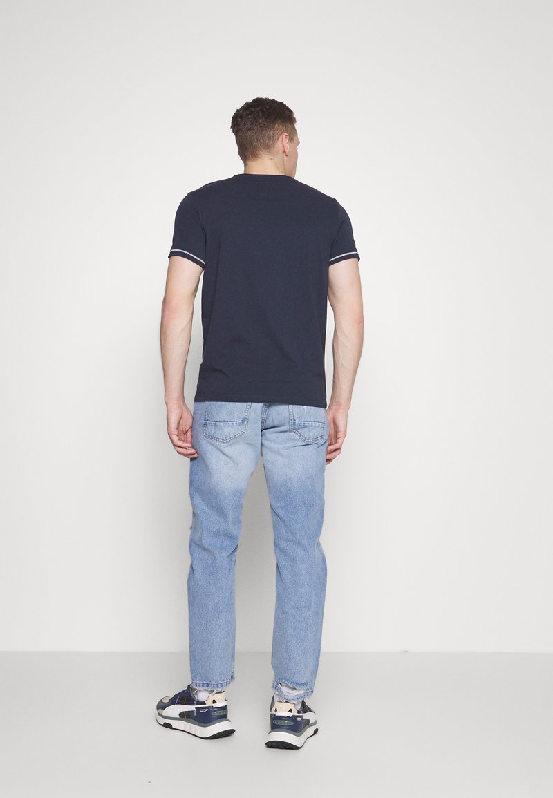 Herren Skinny Fit | Brave Soul CHEROKEEMB Jeans Straight Leg mid blue wash/blau - RA25421 Herren Skinny Fit | Brave Soul CHEROKEEMB Jeans Straight Leg mid blue wash/blau - RA25421