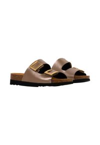 Infradito sintetici in bronzo con due accenti di fibbie dorate, soletta in sughero e suola in gomma nera. Design open-toe con leggero plateau.