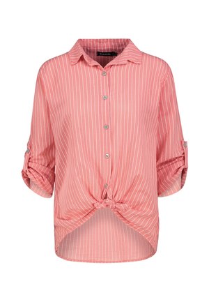 Rosa gestreifte Bluse mit Roll-Tab-Ärmeln, durchgehender Knopfleiste und geknotetem Saumdesign. Hergestellt aus leichtem Stoff.