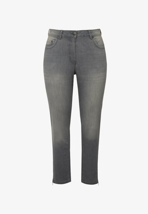 Vaqueros de mezclilla gris con corte slim, cintura media, bolsillos frontales y cremalleras en los tobillos, con un acabado desgastado y una textura suave.