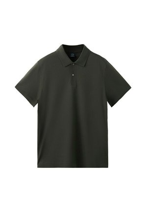 Polo vert foncé à manches courtes avec patte à deux boutons et col classique, présenté sur fond blanc.