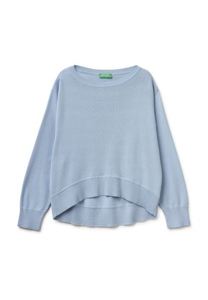 Maglione azzurro chiaro a maniche lunghe con scollo rotondo a coste, polsini e orlo asimmetrico a coste, disteso su sfondo bianco.