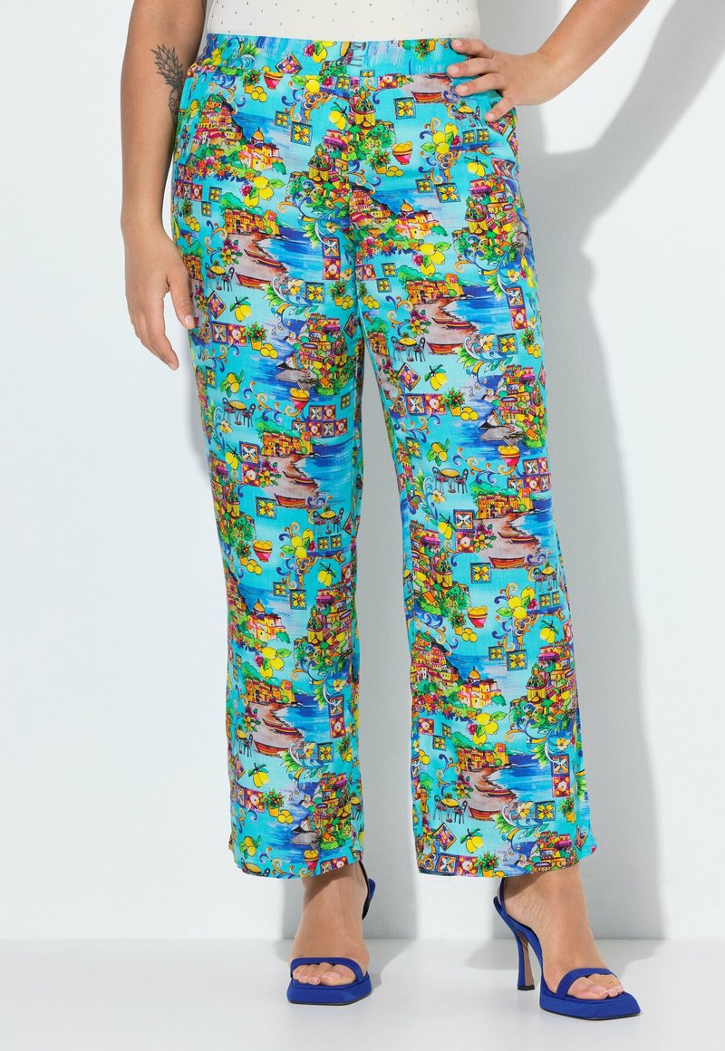 Färgglada, lätta tygbyxor med ett livligt tryck av en kustby i nyanser av blått, grönt, gult och rött. Rakt ben-design.