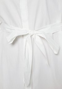 EVOKED VILA VITYLLA BELT SHIRT DRESS - Vestido camiseiro - cloud dancer